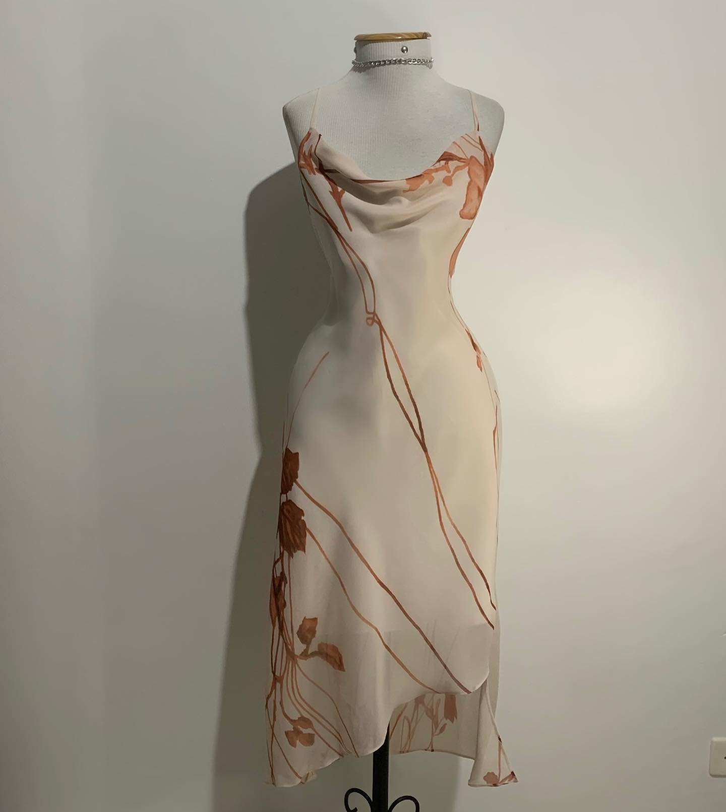 Vestido Linhas e Flores Garimpo